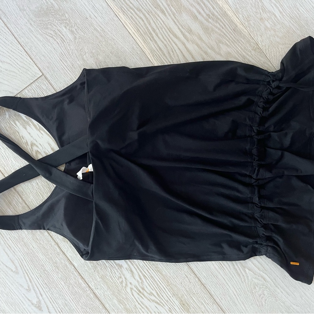 Lucy size medium yoga top.